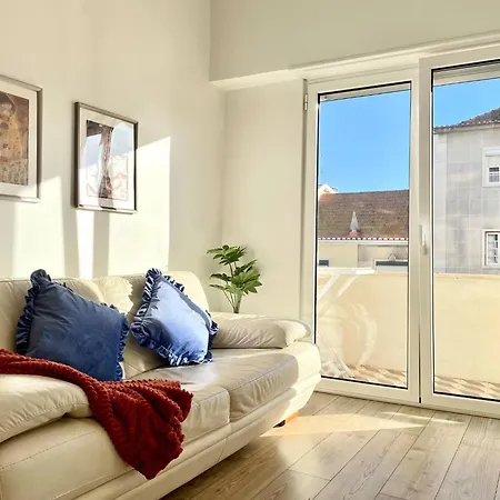 Charming 2-bedroom In Almada, Near Lisbon Lägenhet