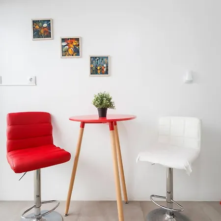 Charming 2-bedroom In Almada, Near Lisbon ألمادا