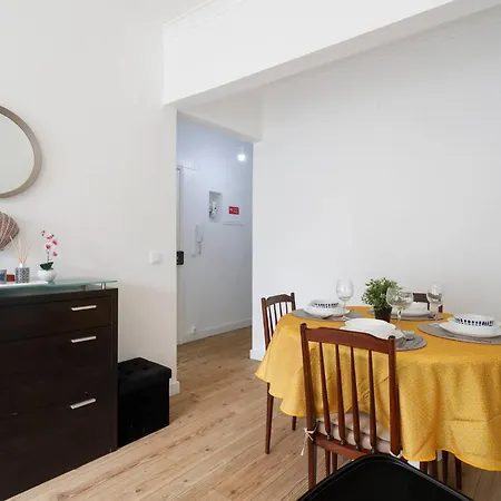Charming 2-bedroom In Almada, Near Lisbon * Almada