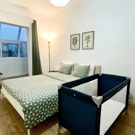 Charming 2-bedroom In Almada, Near Lisbon Lägenhet