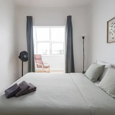 Charming 2-bedroom In Almada, Near Lisbon ألمادا