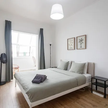 Charming 2-bedroom In Almada, Near Lisbon *