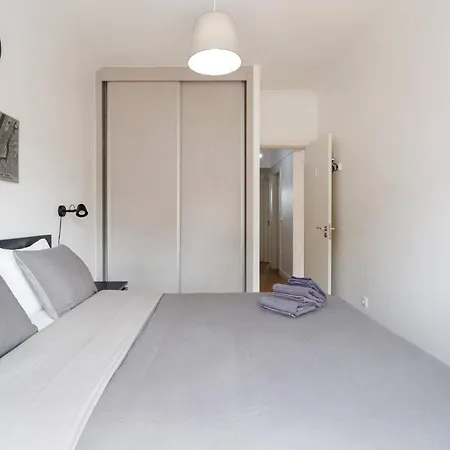 Charming 2-bedroom In Almada, Near Lisbon Lägenhet