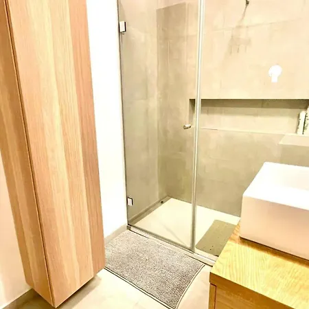 Charming 2-bedroom In Almada, Near Lisbon *