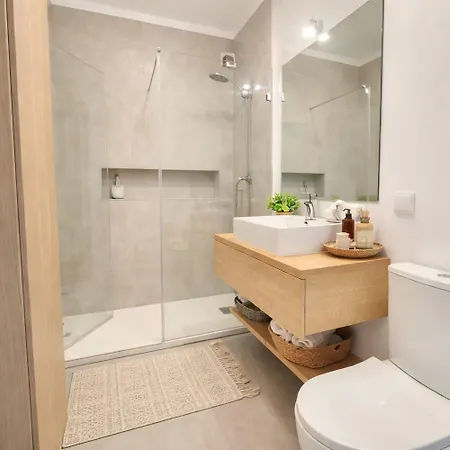 Charming 2-bedroom In Almada, Near Lisbon
