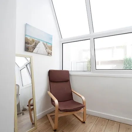 Charming 2-bedroom In Almada, Near Lisbon شقة