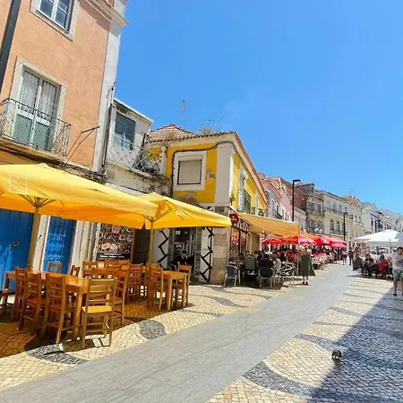 Charming 2-bedroom In Almada, Near Lisbon شقة