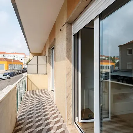 Charming 2-bedroom In Almada, Near Lisbon شقة *