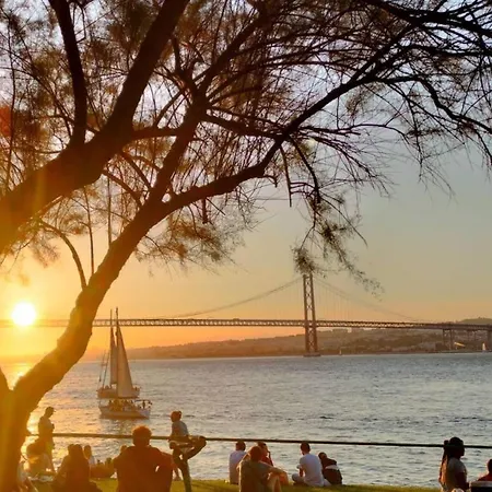 Charming 2-bedroom In Almada, Near Lisbon * Almada