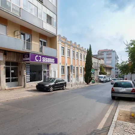 Charming 2-bedroom In Almada, Near Lisbon * Almada